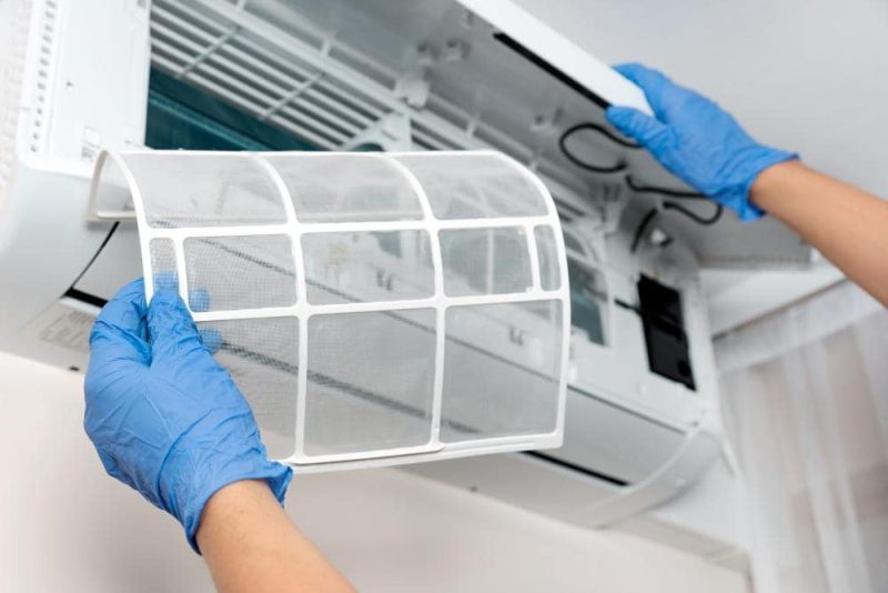 Passo a passo para a limpeza de um ar condicionado de janela Passo a passo para a limpeza de um ar-condicionado de janela