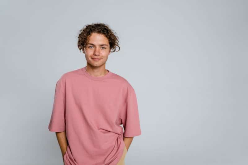 camiseta oversized estilo combinacoes e dicas para usar com Imagen de Camiseta Oversized: estilo, combinações e dicas para usar com atitude